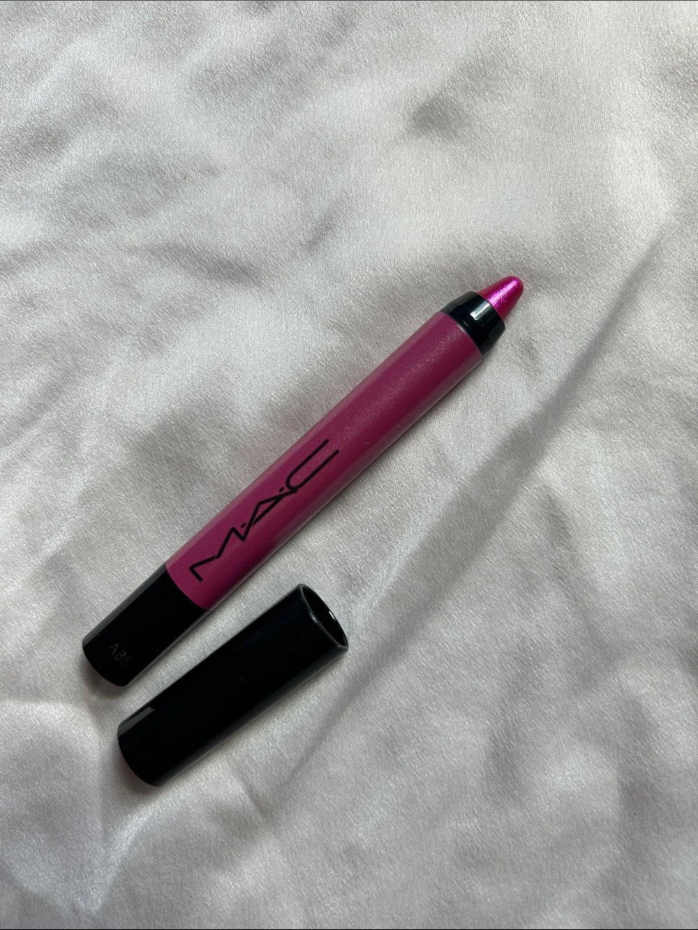 Mac Dazzlelips crayon. Candy Yum Yummy - Picture 5 of 7